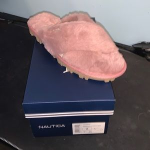 Womens Nautica slippers! NWT size 9